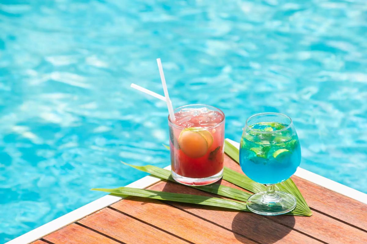 Wellness Center: Chăm sóc sức khỏe 5 sao tại Alizé Đà Nẵng Quầy bar bên hồ bơi tại Alizé Đà Nẵng